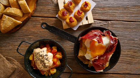 Huevos rotos con trufa negra