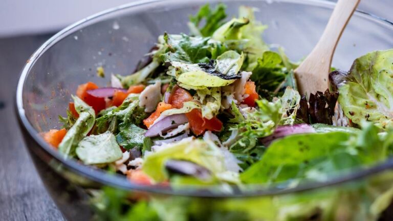 ensalada tmeplada con trufa negra fresca